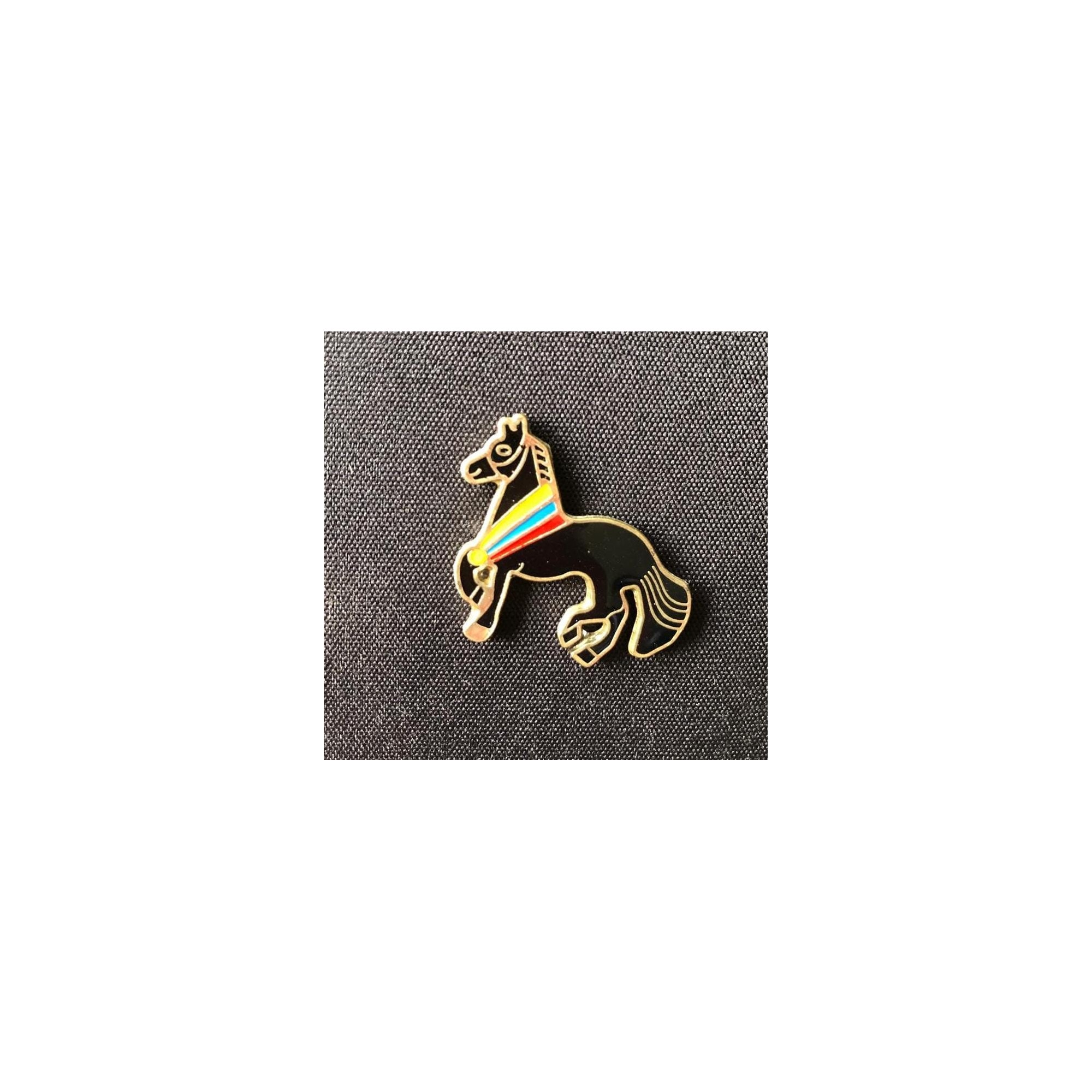 Pin Caballo