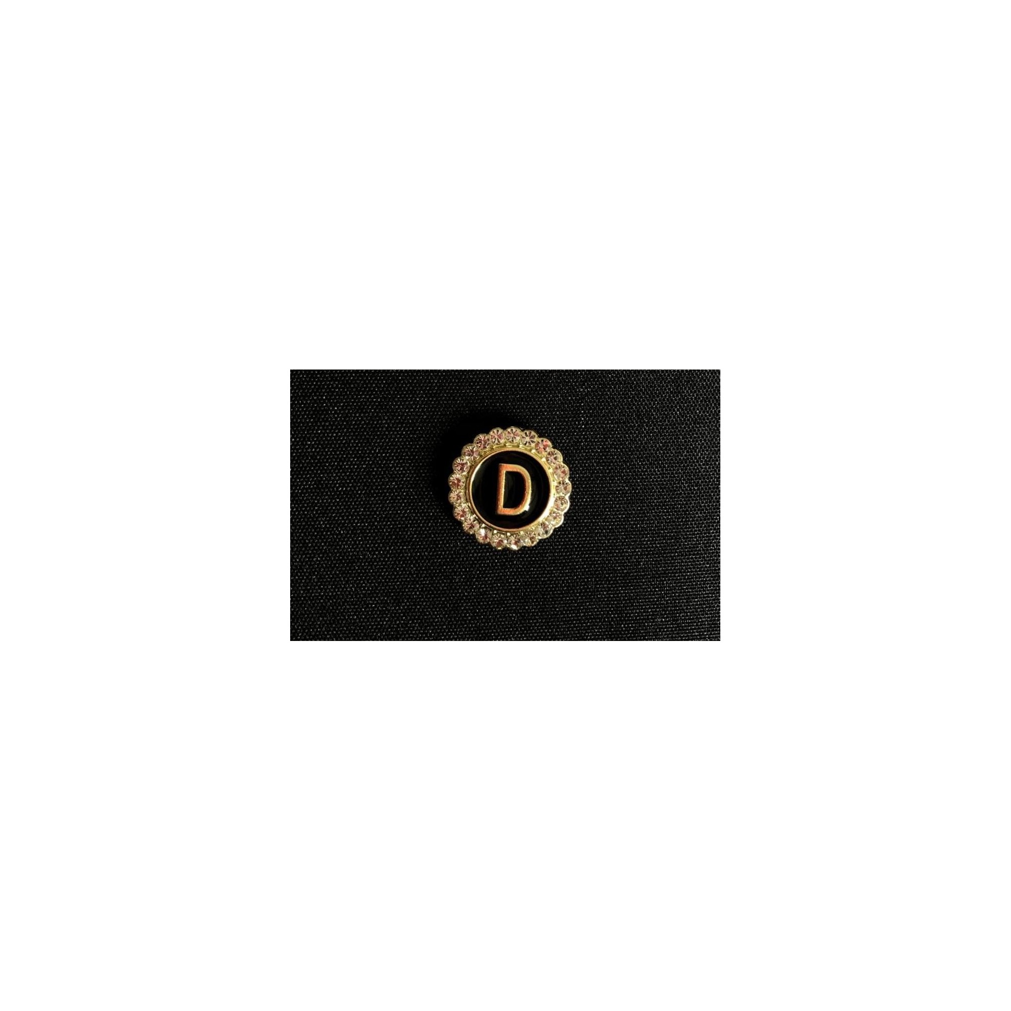 Pin Letra D con Brillantes