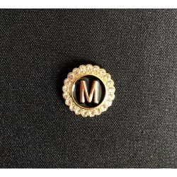 Pin Letra M con Brillantes