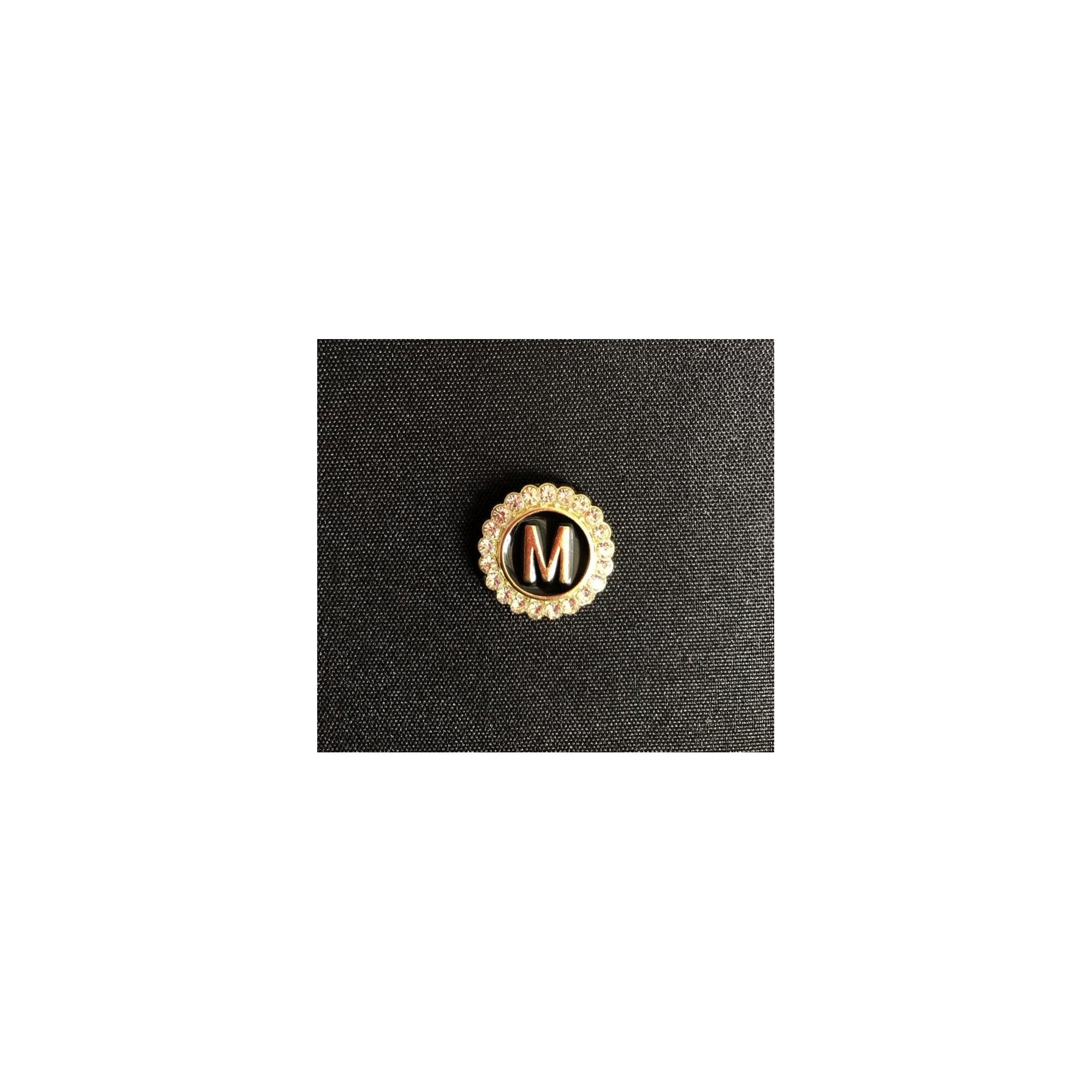 Pin Letra M con Brillantes