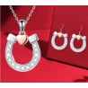 Collar y aretas de herradura