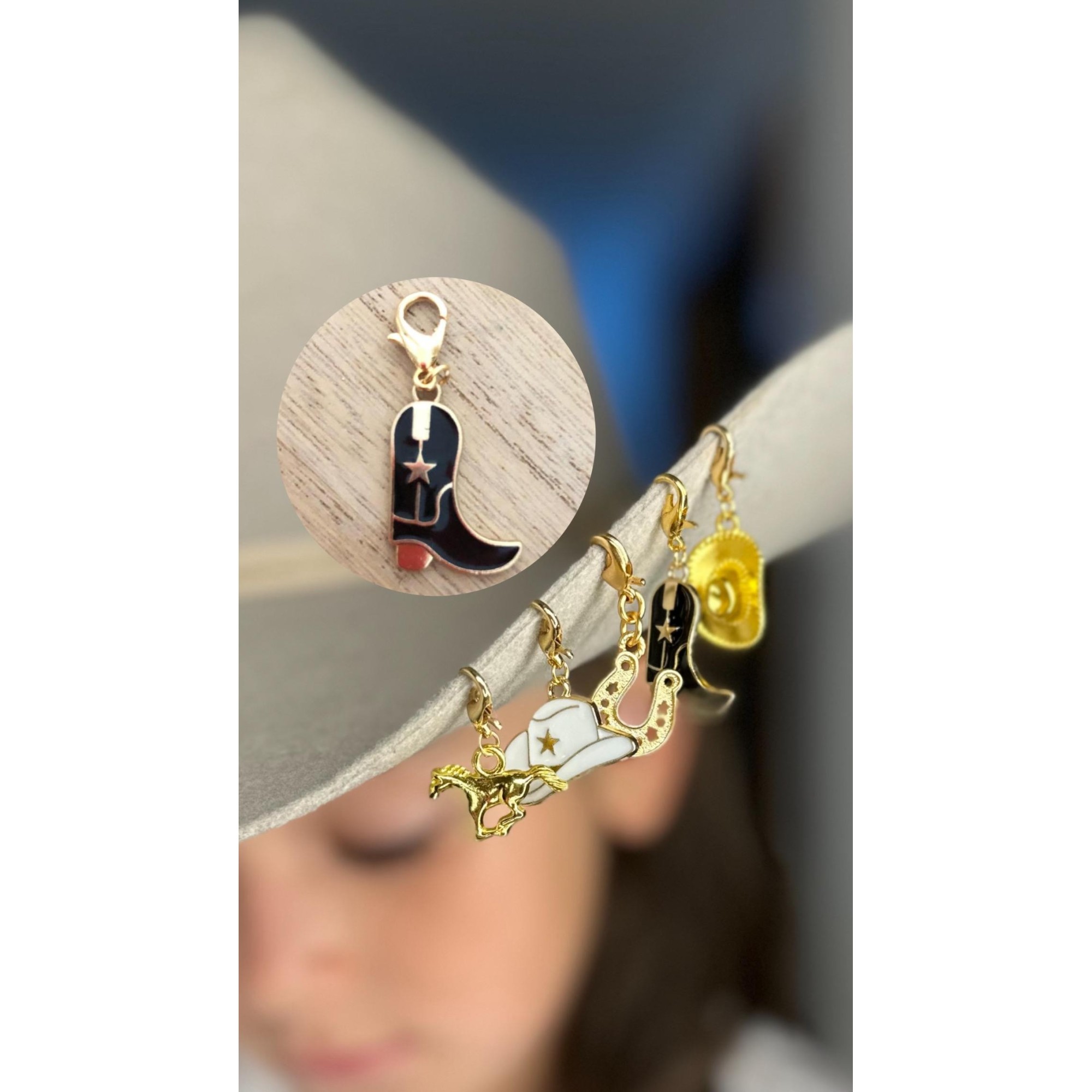 Charms de Bota negro